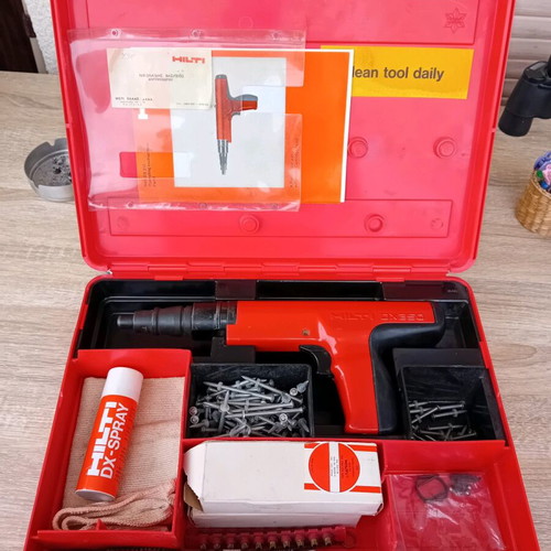 Hilti nail gun like new with cleaning kit