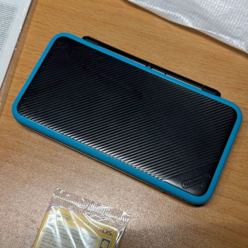 Nintendo 2DS XL like new with 64GB micro SD and accessories