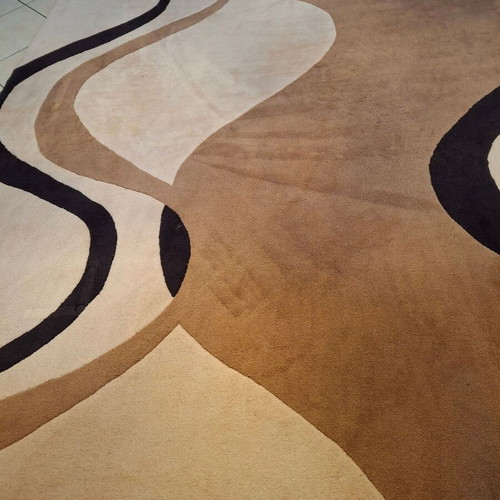 Thick handmade rug like new 1.95x2.82 with modern design