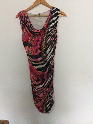 Φόρεμα bodycon FJO μέγεθος S σαν καινούργιο με abstract print και ντραπέ ντεκολτέ