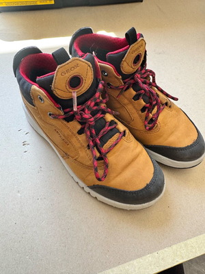 Geox boots size 34 used, waterproof and comfortable