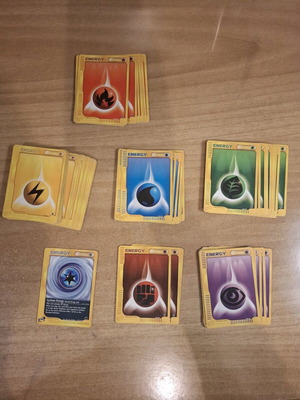 Pokémon TCG Skyridge-Expedition 74 energy cards used, lightly played