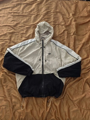 Pull & Bear windbreaker jacket used, adjustable waist and hoodie