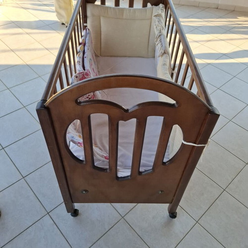Wooden Baby Crib with Wheels and Protective Bumper, Walnut Color