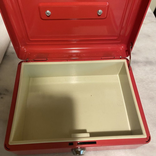 Metal cash box without key