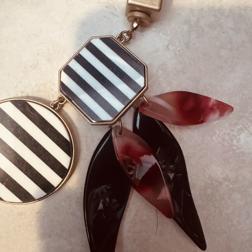 Statement necklace with geometric elements in black, red and gold, like new