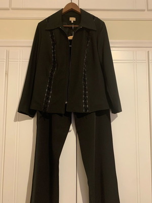 Ivory Rose Black Women's Suit like new, size Large