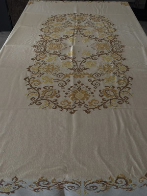 Embroidered tablecloth with handmade lace 2.30x1.70 like new