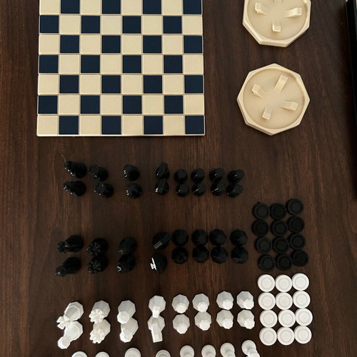 Folding chess set like new, 17.5 cm with modern and classic pieces