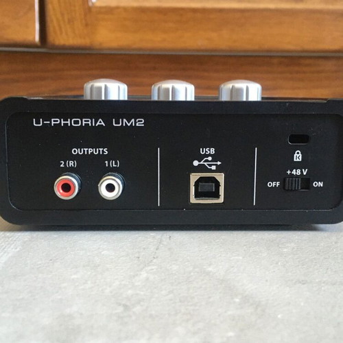 Behringer U-Phoria UM2 audio interface