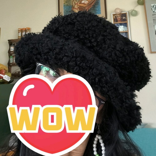 Black hat like new, size M, fluffy