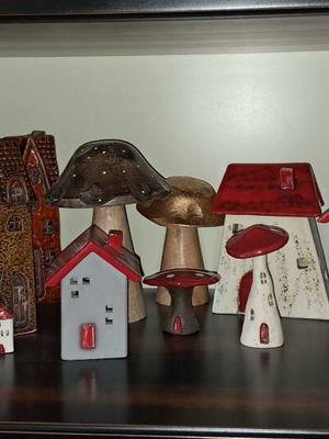 Decorative houses and mushrooms set new, 19 pieces, ceramic and wood