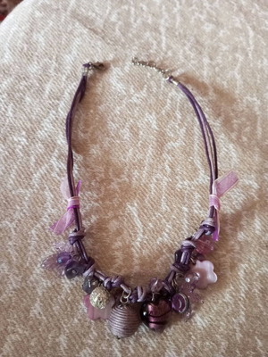 Handmade short necklace like new, purple - lilac