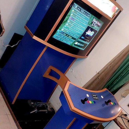 Arcade game like new with 2800 games and 85cm CRT screen