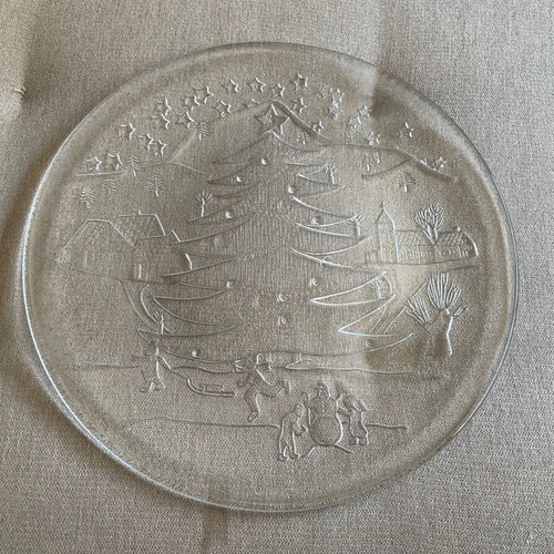Round Christmas vintage platter like new
