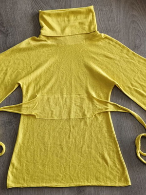 Trussardi thin knit turtleneck S like new, yellow with belt
