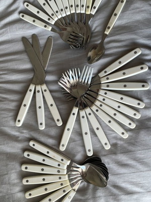 Vintage cutlery set like new with 7 large spoons, 1 small, 10 large and 10 small forks, 3 knives