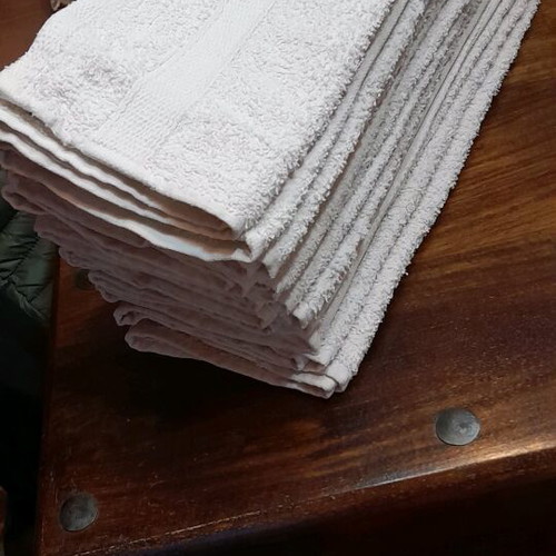 White towels like new, pack of 78 pieces