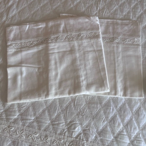 Bridal bed set like new, Crealba