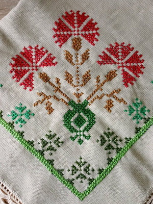 Handmade embroidered dowry table linen 40 years old square 80x80 new