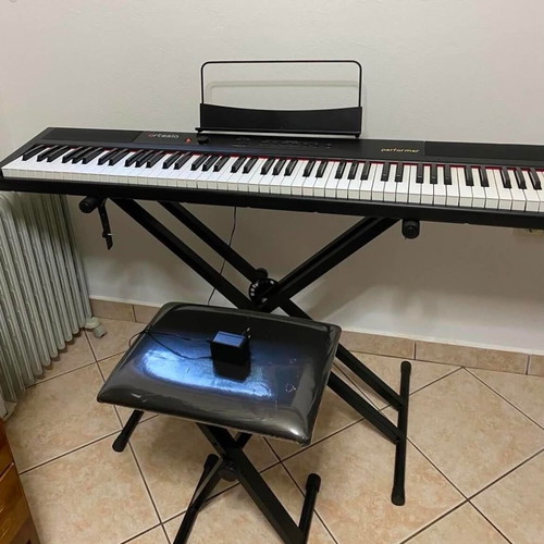 Artesia Performer Semi-Weighted Electric Piano like new