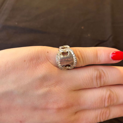 Silver 925 ring with white stones like new