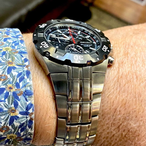 Seiko chronograph alarm 40mm like new, waterproof 100m with date