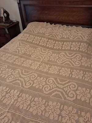 Vintage handmade crochet quilt used, beige double size