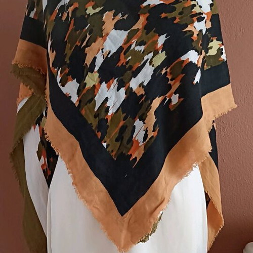 Oliver women's neck scarf like new, multicolor