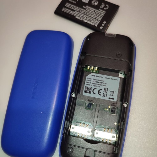 Nokia TA-1174 phone like new with charger