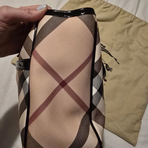 Burberry handbag like new, black and beige