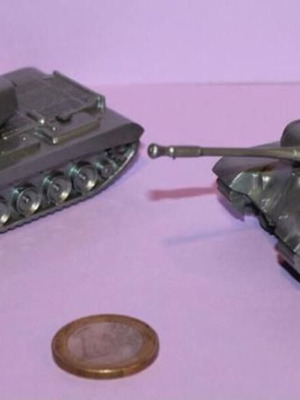 Set of 2 plastic Pattoon tanks used, made in W Germany