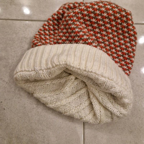 Buff knitted hat like new, white and red, size M
