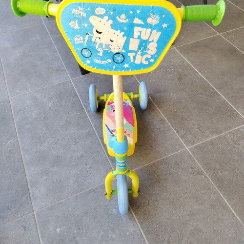 Peppa Pig children's three-wheeled scooter used by AS Company