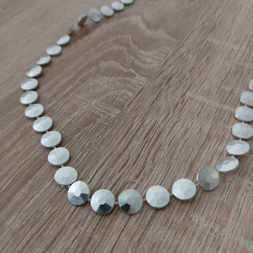 Women's necklace like new, silver color, double wrap design