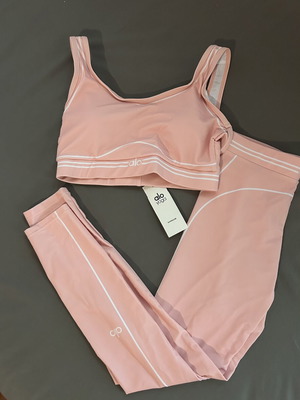 Alo Yoga set, pink, size small