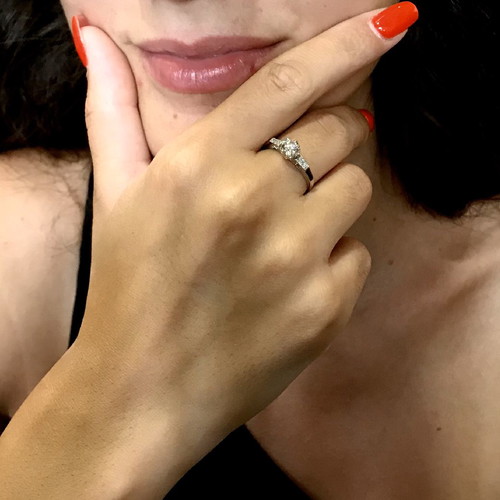 Vintage solitaire 18k white gold ring like new with diamonds