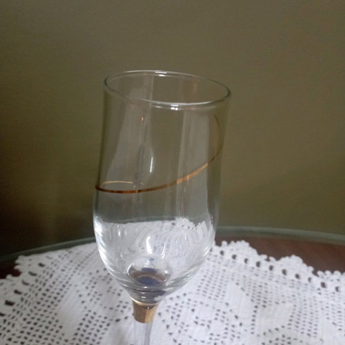 Crystal champagne glasses like new, set of 4 with blue base and gold detail