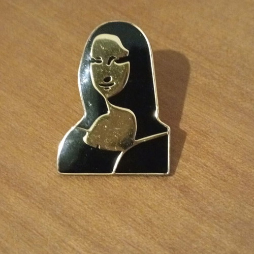 Modern Mona Lisa enamel pin like new