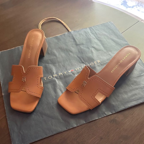 Tommy Hilfiger platform sandals size 38, camel