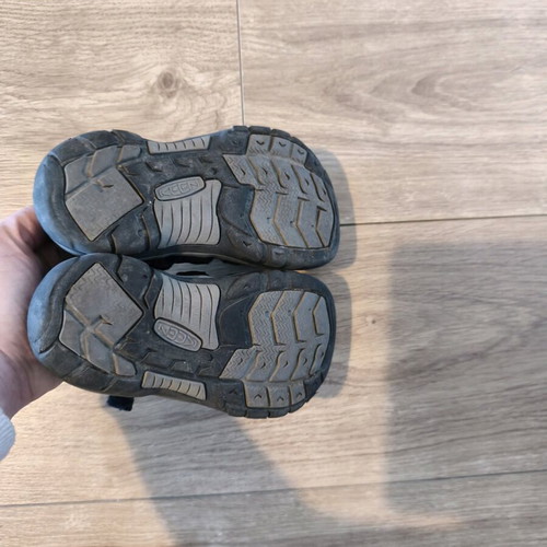 Keen Newport H2 size 30 used black sandals for kids