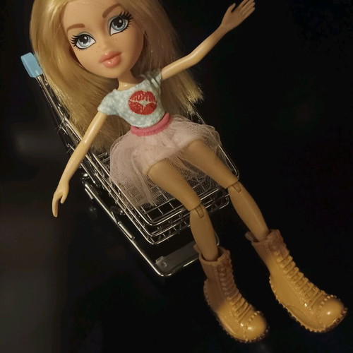 Bratz Cloe Remix 2015 doll used with original outfit