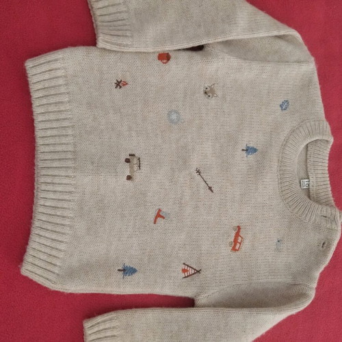 Sweater warm like new for 18 months with shoulder buttons