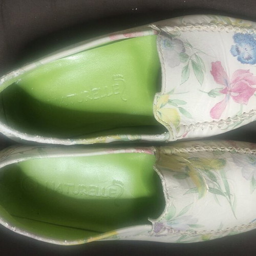 Naturelle floral leather shoes like new, size 37-38