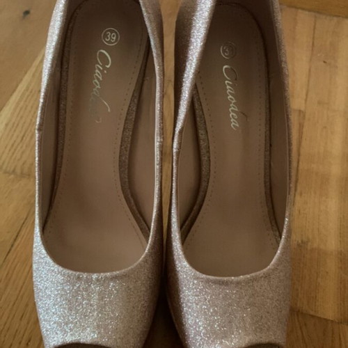 Peep toe shoes unique shine new, size 39