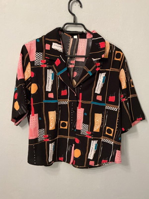 Crop shirt with geometric pattern L new, Shein, multicolor and black