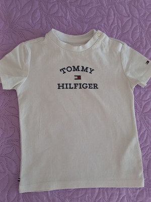 тениска TOMMY HILFIGER за бебета