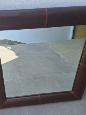 Τετράγωνος καθρέφτης με δερμάτινο πλαίσιο μεταχειρισμένος