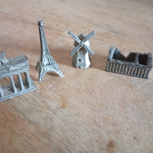Mini Figures from Different Symbols of 4 Countries, Like New