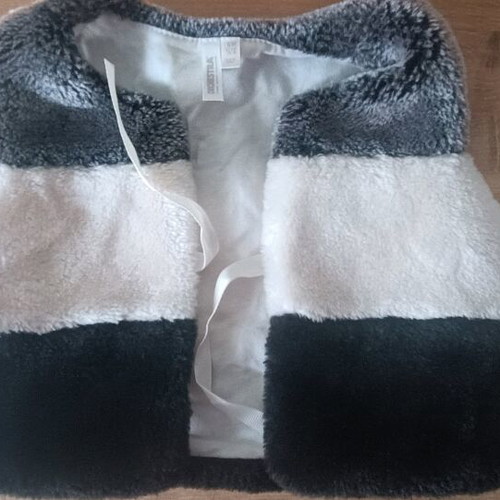Fur baby vests like new, pack of 2 pieces 6-9 months